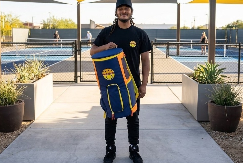 Player with the VersaPro bag at the courts